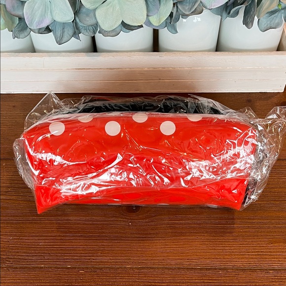 NWT Crème Shop Red Minnie Mouse Disney Done Makeup Cosmetics Travel Bag Pouch - Picture 4 of 8